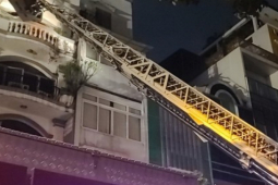 TP HCM: Cháy nhà hàng 7 tầng ở quận 1, nhiều người tháo chạy
