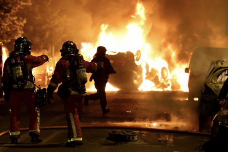 Bạo loạn bùng phát vụ thiếu niên 17 tuổi bị cảnh sát bắn chết: Tổng thống Pháp lên tiếng