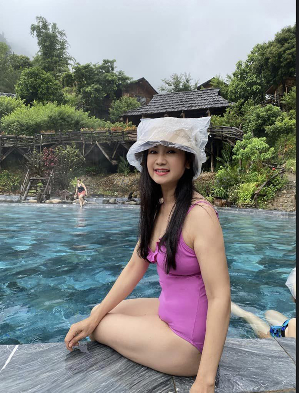 Thu Hà “Lá ngọc cành vàng” bất ngờ diện bikini khoe dáng ở tuổi 54 - 2