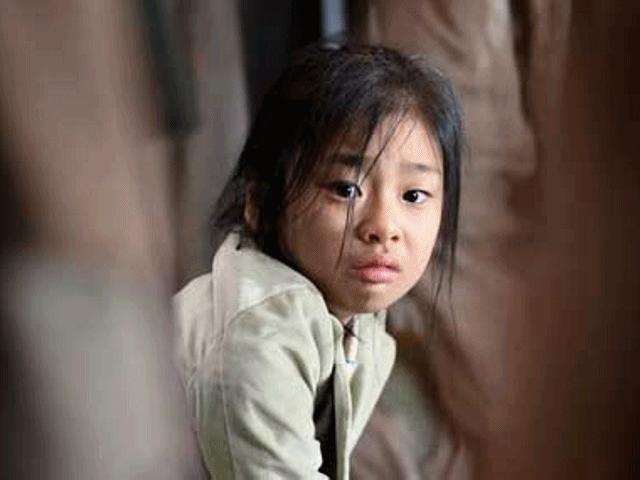 11 tuổi liên tục đóng phim bom tấn, đây đích thị là ”bùa may” của phim Hàn