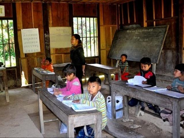Giáo viên 17 năm dạy hợp đồng: Từ dài hạn xuống ngắn hạn rồi “hết hạn”