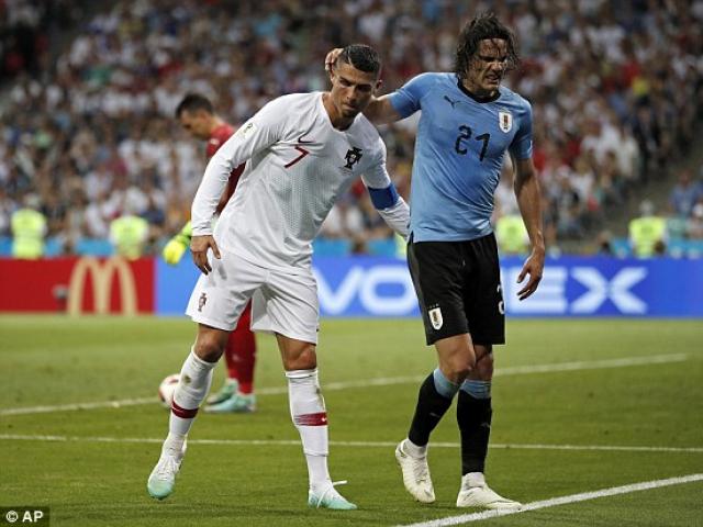 Suarez – Cavani sắm vai hung thần, bắt Ronaldo chịu bi kịch như Messi
