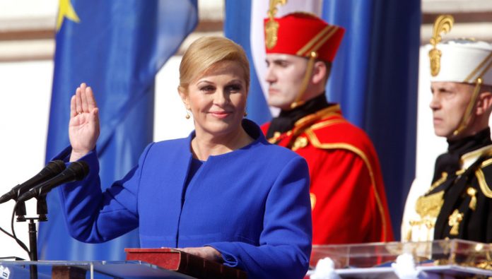 Nữ tổng thống hay bị nhầm với người mẫu mặc bikini của Croatia - 1