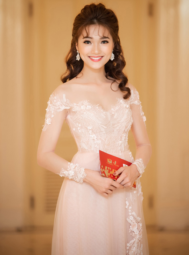 &#34;Gương mặt đẹp nhất Hoa hậu Hoàn vũ&#34; thi Hoa hậu Việt Nam - 1