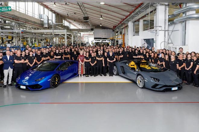 Lamborghini cán mốc 8000 chiếc Aventador và 11000 chiếc Huracan - 1