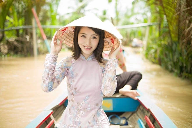 &#34;Thánh nữ&#34; 17 tuổi xứ Phù Tang bí mật tới Việt Nam chụp ảnh - 1