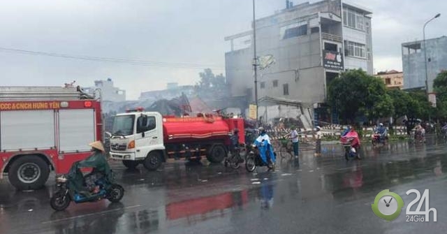 Cháy chợ Gạo ở Hưng Yên: Nghẹt thở phá cửa cứu 2 cháu bé