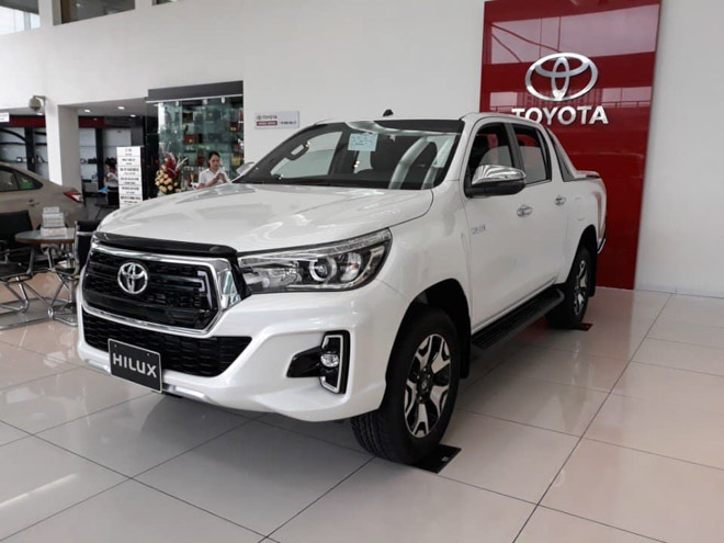 Toyota Hilux 2018  Thiết kế mới  Sang trọng và mạnh mẽ  Toyota Long Biên