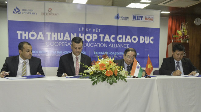 Trung tâm Đào tạo ĐH Hoa Sen đạt giải TOP ICT Việt Nam 2018 - 1