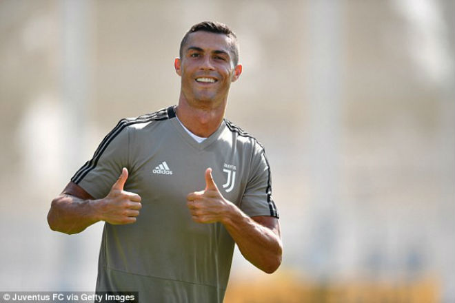 Ronaldo "gây bão" Juventus: Thi triển tuyệt kĩ "dị" như Công Phượng U23 - 1