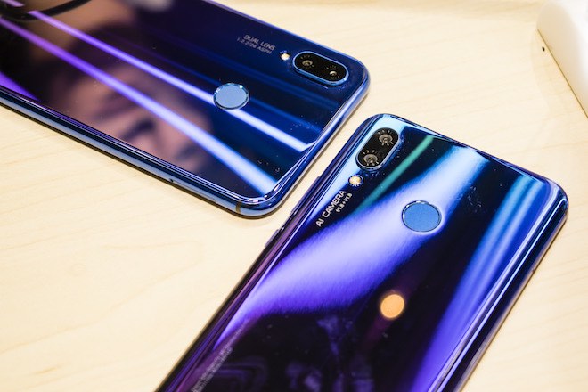 Đánh giá Huawei nova 3i: Mặt lưng óng ánh, 4 camera AI xóa phông ảo diệu - 1