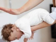Cha mẹ biết kỹ thuật này sẽ cứu sống được con khi trẻ bị hóc