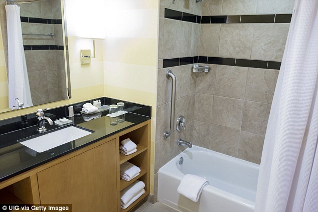 New Zealand: Lắp camera quay lén phụ nữ tắm trong nhà nghỉ rồi đăng lên web đen - 1