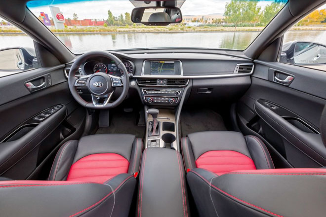 Kia Optima 2019 giá 789 triệu thách thức Toyota Camry nhập khẩu