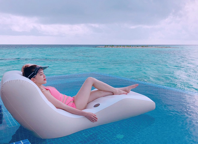 Bao Thy brought 7 bikini to the Maldives to show sexy photos - 1