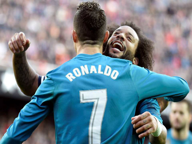 Ronaldo khoe bắp đùi “khủng” mơ phá lưới: Yêu sách Juventus ”hút máu” Real