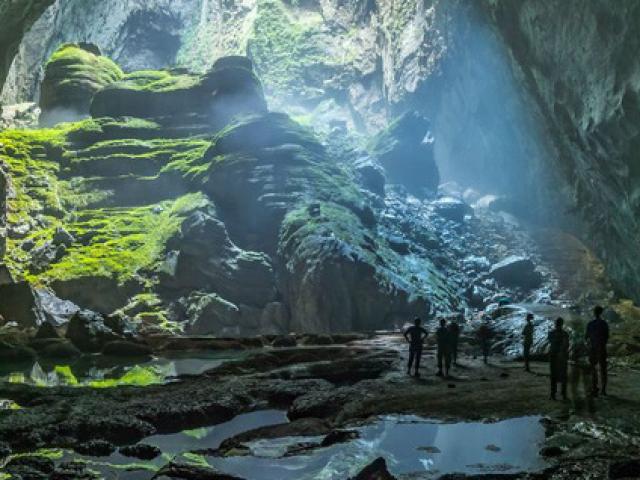 Nếu bạn muốn trải nghiệm một cuộc phiêu lưu cực kì kích thích, đừng bỏ lỡ ảnh về Hang Sơn Đoòng - hang động lớn nhất thế giới! Hãy đắm mình trong khung cảnh ngoạn mục của những vách đá cao ngất, những con sông xanh bao la và những cảnh đẹp đến ngỡ ngàng.