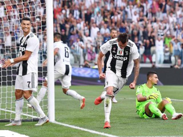 Ronaldo khát bàn thắng dùng cả tay chơi bóng, fan Messi “gây chiến”