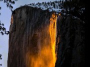 Kỳ lạ dòng "thác lửa" hình đuôi ngựa phun nước như nham thạch