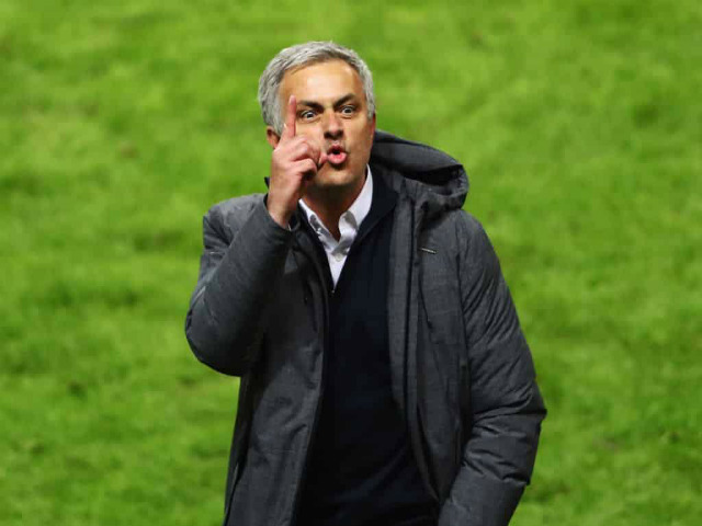 Mourinho thách MU sa thải: Tự tin giữ ghế, lộ lý do ”động trời”