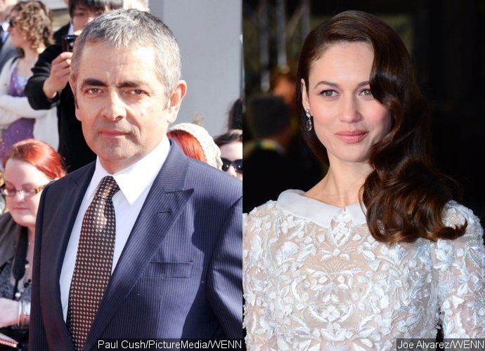 Vua hài Mr. Bean "tái xuất giang hồ" bên nàng Bond Girl nóng bỏng - 1