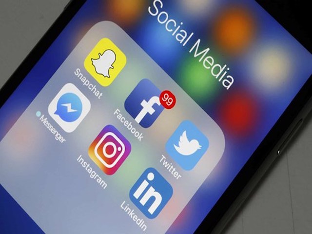 Facebook kiện BlackBerry đánh cắp công nghệ nhắn tin thoại snapchat ydlo 1536103421 251 width640height480 Facebook kiện BlackBerry đánh cắp công nghệ nhắn tin thoại