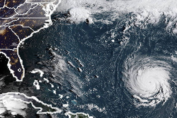 Mỹ: Siêu bão mạnh nhất 3 thập kỷ sắp đổ bộ nguy hiểm đến mức nào? - 1