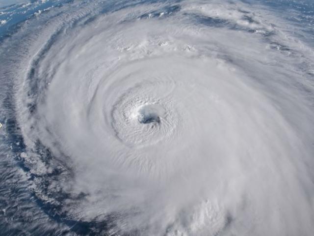 Mỹ: Siêu bão mạnh nhất trong 3 thập kỷ sắp trút 37 tỷ m3 nước?