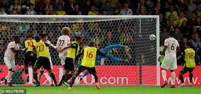 MU thắng hú vía Watford: Mourinho dựa "người nhện" De Gea đến bao giờ? - 1