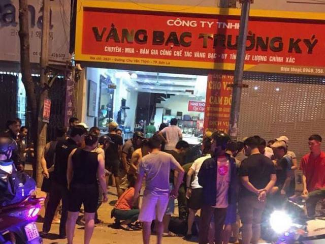 Băng nhóm mang theo súng xông vào cướp tiệm vàng ở Sơn La