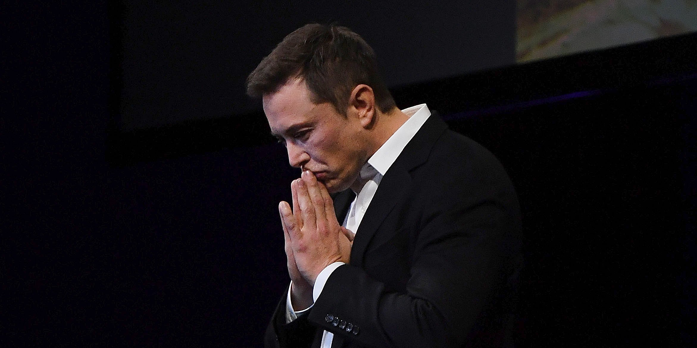 Công ty của "người sắt" Elon Musk đối mặt với số phận bấp bênh - 1