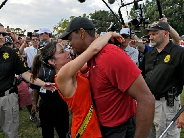 Tiger Woods ”à ơi” 120 phụ nữ: Khi khốn cùng bỗng gặp thiên thần