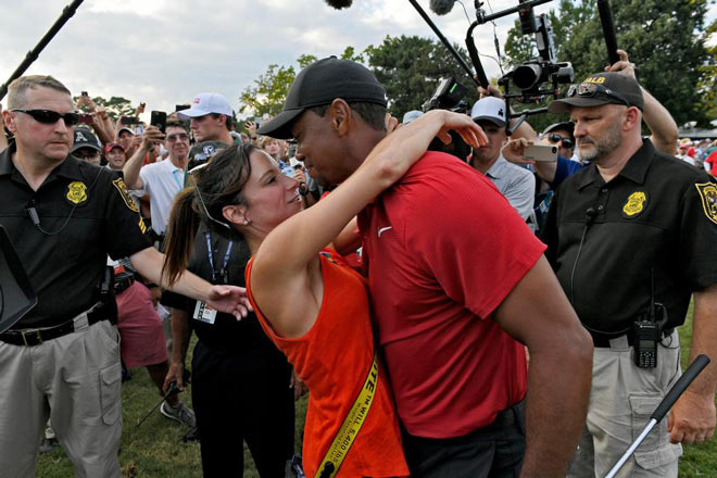 Tiger Woods &#34;à ơi&#34; 120 phụ nữ: Khi khốn cùng bỗng gặp thiên thần - 1