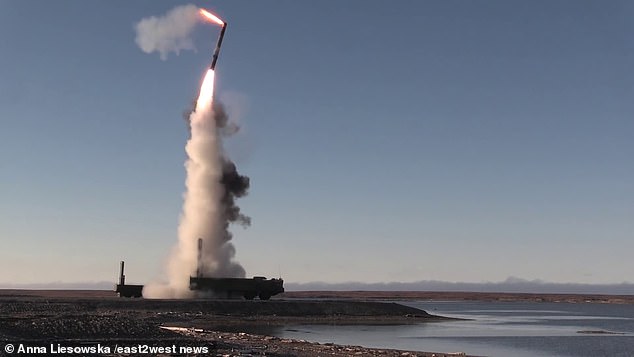 Xem Nga lần đầu khai hỏa tên lửa chống hạm siêu thanh Onyx - 1