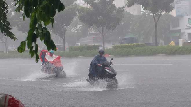 Sài Gòn mưa như trút nước, cửa ngõ Tân Sơn Nhất ngập kinh hoàng - 7