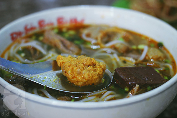 Những quán bún bò Huế, đốn tim thực khách trong những ngày thu Hà Nội - 1