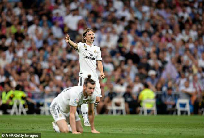 HLV Real cáu tiết lỡ cơ hội vượt Barca, Simeone hận trọng tài thiên vị - 1