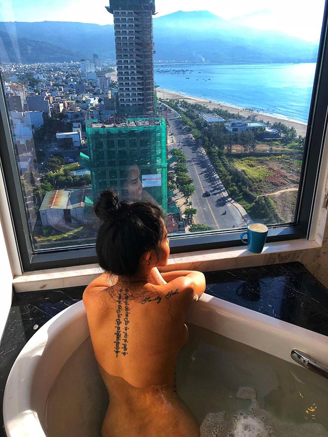 Hot girl hở bạo ở &#34;Tuyệt tình cốc&#34; lại gây tranh cãi vì khỏa thân trong bồn tắm - 3