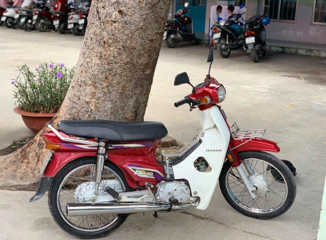 Honda Super Dream  hai thế giới giấc mơ ở Việt Nam  Xe máy