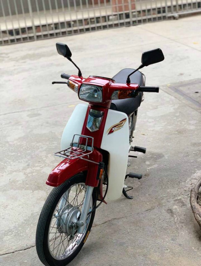 Dân chơi xe máy cổ Hà Nội chi 200 triệu đồng sắm Dream Thái 21 năm tuổi   Báo Dân trí
