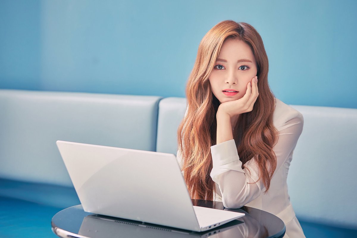 Tại sao biểu tượng sắc đẹp Tzuyu ngồi luôn vuông góc, ngủ chỉ nằm thẳng - 1