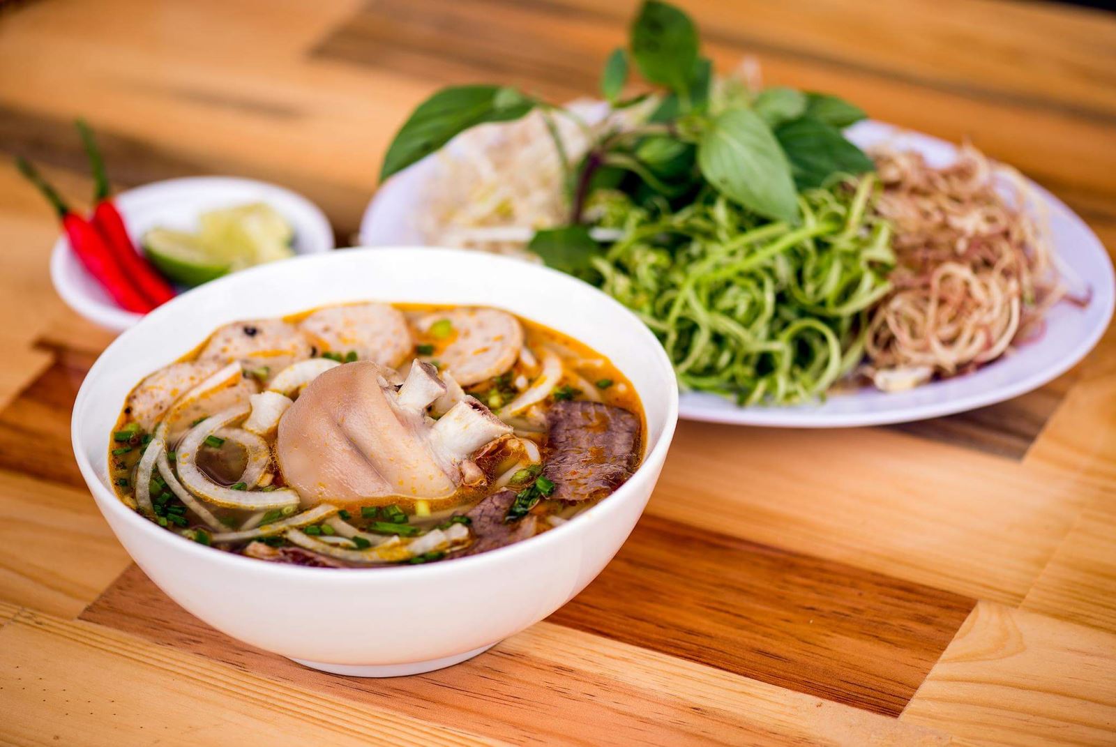 Những món ngon chuẩn vị miền Trung ở Sài Gòn - 1