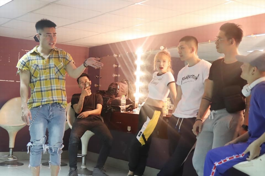 Hoài Linh chỉ nói một từ này giúp Lê Dương Bảo Lâm vượt qua mọi sóng gió showbiz - 1