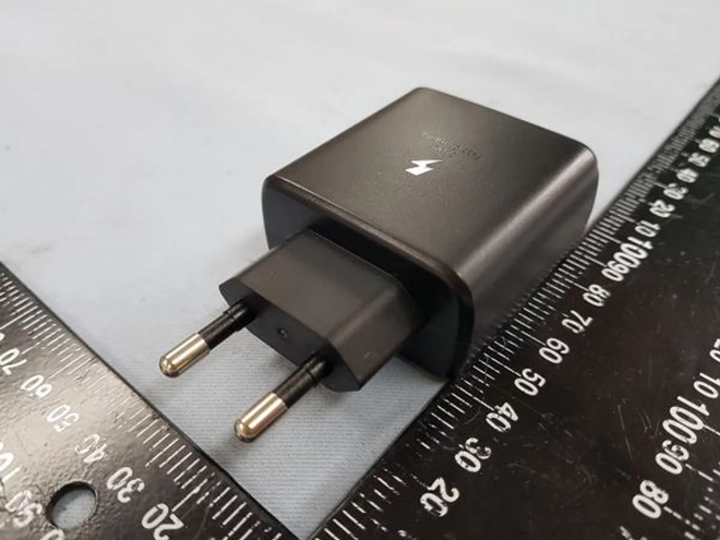 NÓNG: Lộ sạc 45W của Galaxy Note 10, rẻ bằng sạc 30W của iPhone - 1