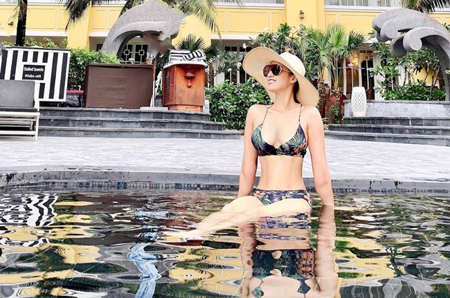 Nữ diễn viên hiếm khi chia sẻ hình ảnh chồng con trên mạng xã hội. Thay vào đó, Lã Thanh Huyền chỉ đăng tải hình ảnh cuộc sống cá nhân, công việc và những chuyến du lịch sang chảnh.
