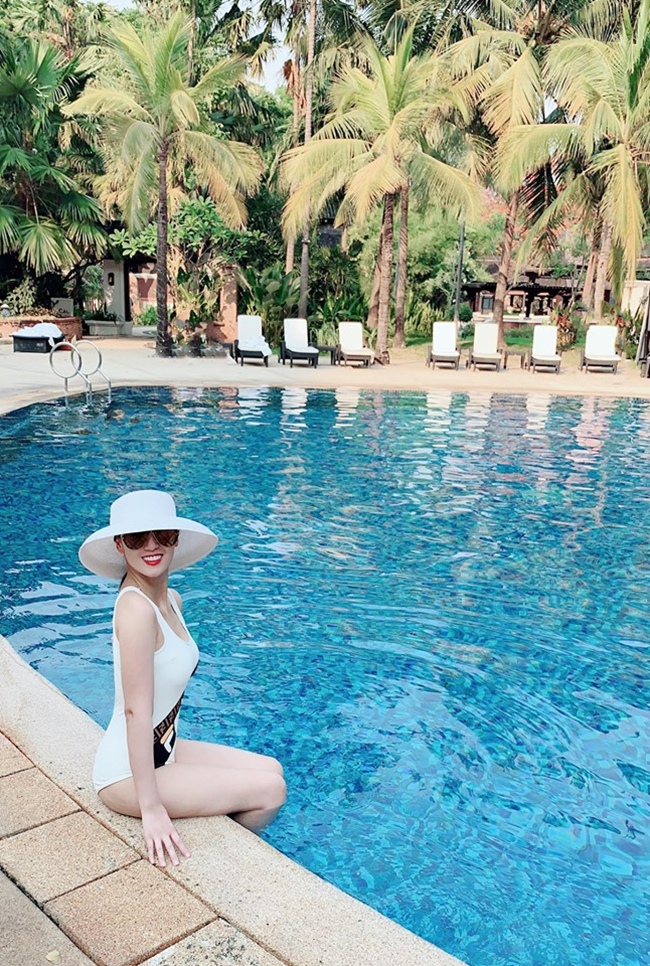 Không chỉ khám phá những vùng miền mới, cô và gia đình còn dành thời gian đi du lịch ở những địa điểm, resort sang trọng nhất trong nước.