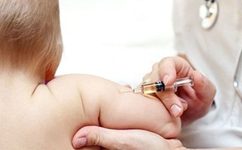 Tuyệt đối không tiêm vắc xin khi trẻ có những dấu hiệu này - 1