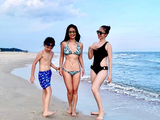 Sắp chạm tuổi 50, Hồng Nhung vẫn ”chinh phục” thành công bikini