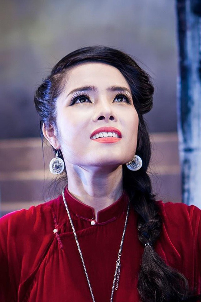Nữ diễn viên Kiều Thanh đang trở thành tâm điểm trong showbiz Việt khi mới đây tự nhận là "người thứ ba". Cô cho biết hiện sống cùng người tình và con trai nhưng cả hai chưa đăng ký kết hôn, đồng thời cô không có ý định bắt ép người tình phải ly hôn với vợ cả.