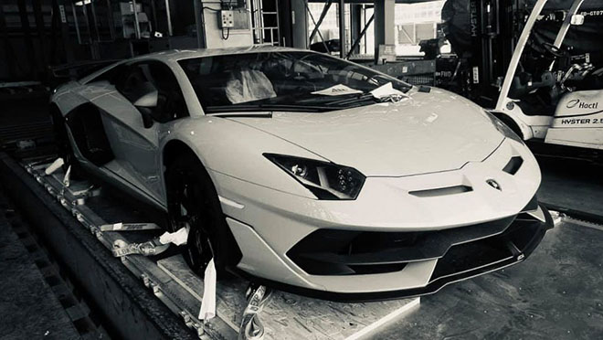 Siêu phẩm Lamborghini Aventador SVJ bất ngờ xuất hiện tại Việt Nam - 1
